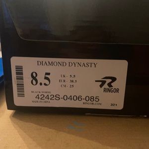 Brand new!   Ringor pitching toe turfs.